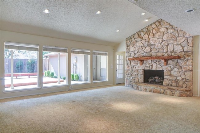 Building Photo - 6020 Daven Oaks Dr
