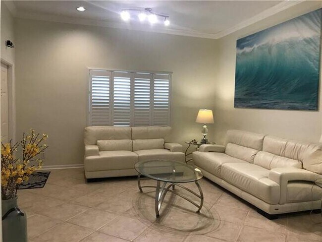 Building Photo - 1118 Chinaberry Dr
