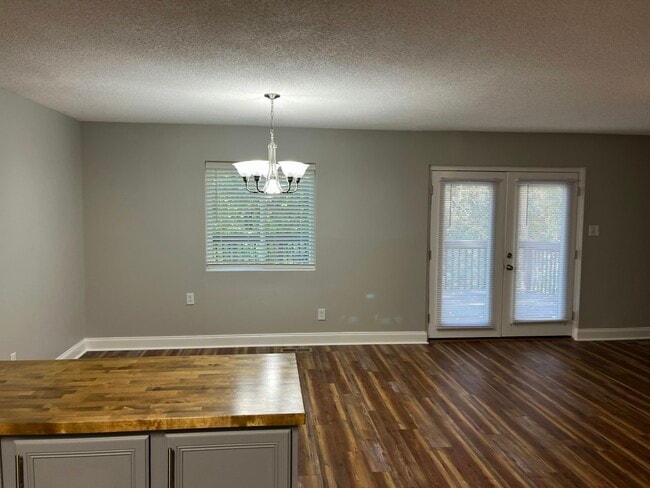 Photo - 2205 Ridgecrest Dr House