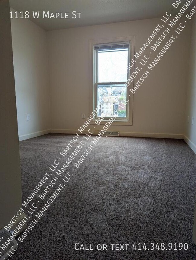 Building Photo - 1118 W Maple St