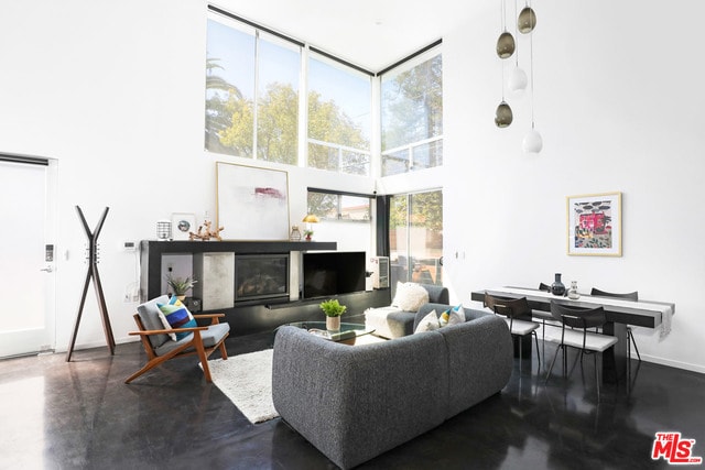 Building Photo - 333 S Wilton Pl