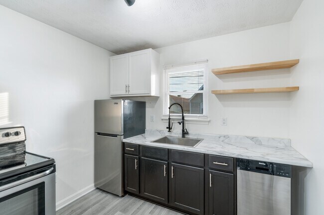618 E 5th St. Apt #2 - 618 E 5th Street