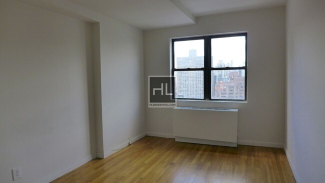 Building Photo - 245 E 84th St