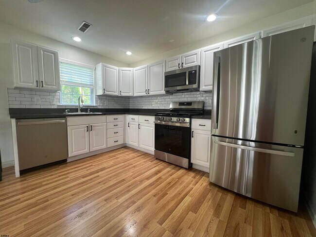 Building Photo - 600 Jonathon Ct
