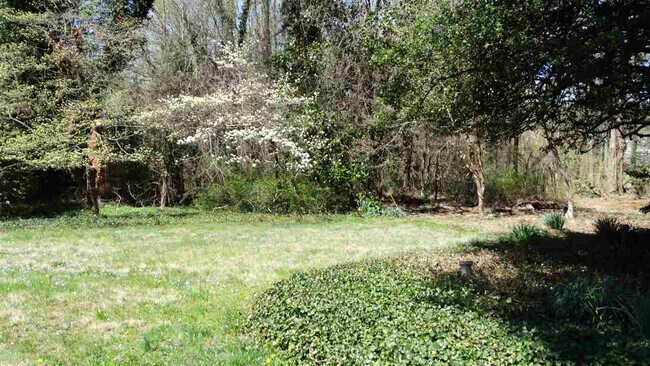 Foto del edificio - 1879 Wayside Pl