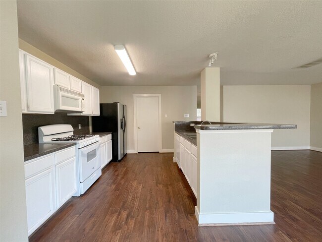 Building Photo - 20806 Settlers Lake Cir