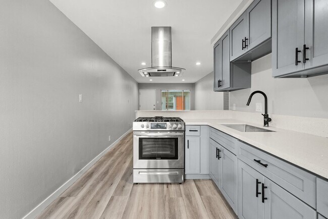 Foto del edificio - 10442 Lampson Ave