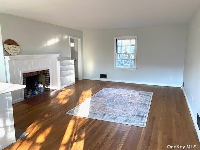 Building Photo - 798 Main St