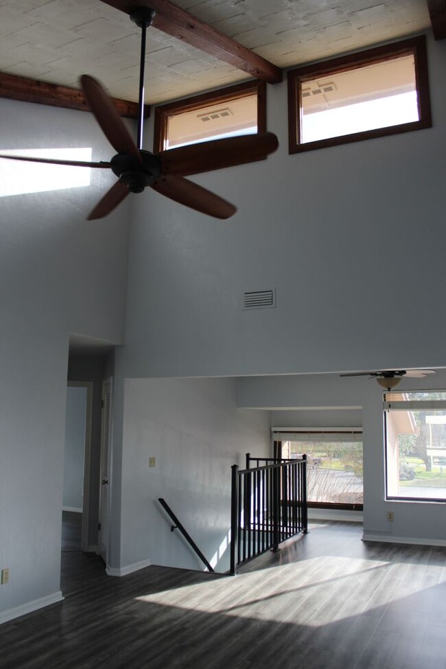 Building Photo - 2 bed, 2 full bath condo in Pelican Bay