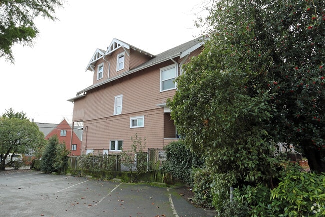 Building Photo - Madison Manor
