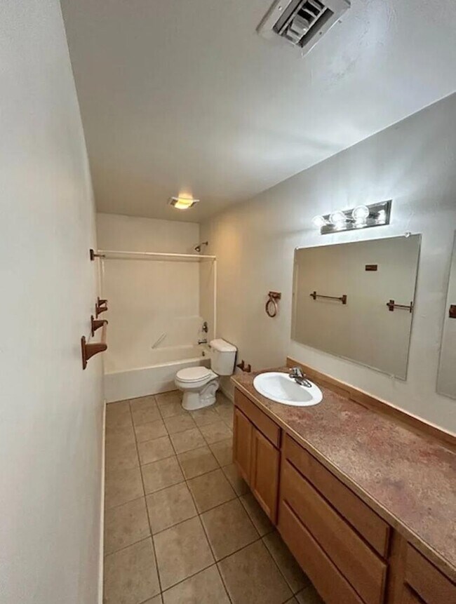 Foto del edificio - 311 Michael Grove Ave