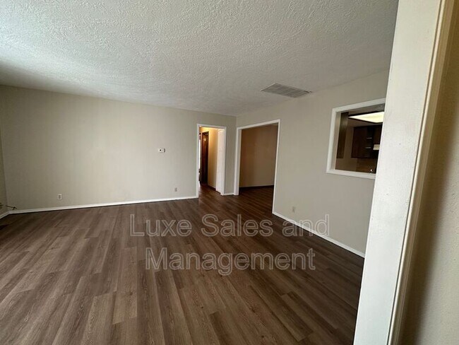 Foto del edificio - 8304 NW 8th St