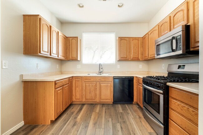 Foto del edificio - 3 bedroom Home!!