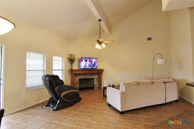 Building Photo - 803 Lodge Creek Dr