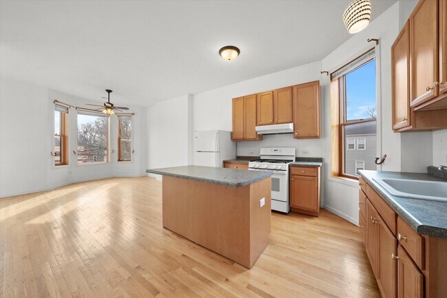 Foto del edificio - 716 W 51st St