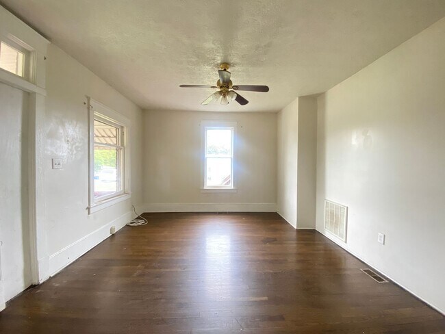 Foto del edificio - 216 Patton Ave NW