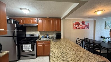 Building Photo - 6703 N Kendall Dr