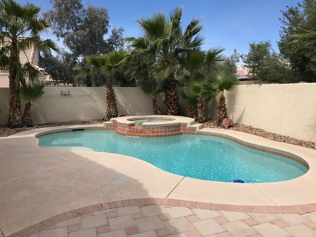 Building Photo - GORGEOUS SINGLE STORY POOL & SPA 4 BD, 2BA...