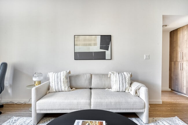 Building Photo - 650 E Capitol Ave