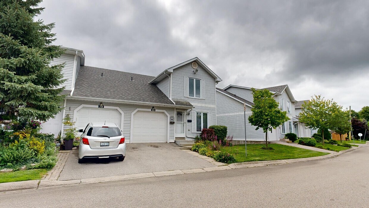 LOVELY THREE BEDROOM TOWNHOME IN QUIET EN... - LOVELY  THREE BEDROOM TOWNHOME IN QUIET EN...