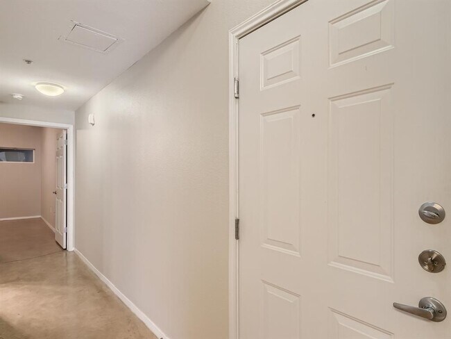 Foto del edificio - 910 W 25th St