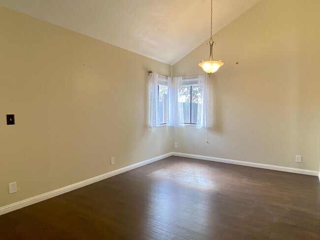 Building Photo - HERITAGE VILLAGE HOME AVAILABLE IN FEBRUARY!!