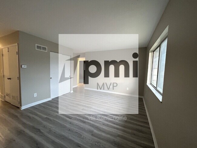 Foto del edificio - 834 Whitethorne Ave