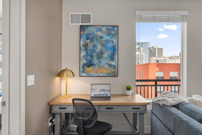 Foto del edificio - 241 W 200 S