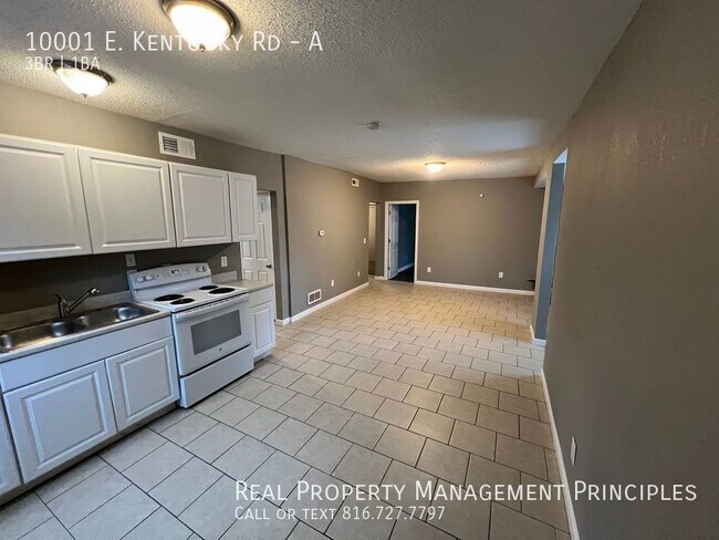 Foto del edificio - Spacious, Single-Level Townhouse Stunner!
