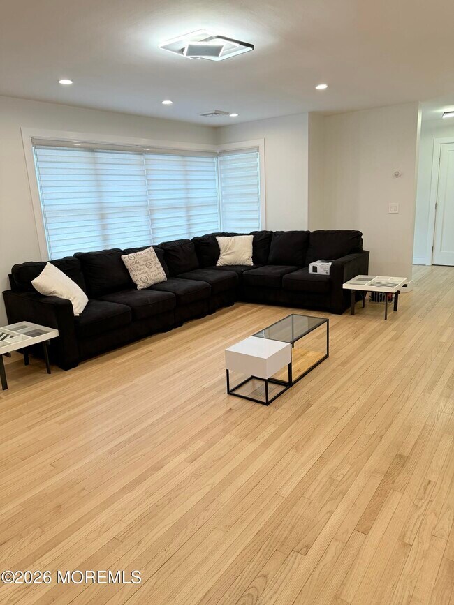 Foto del edificio - 2025 Lesser Pkwy