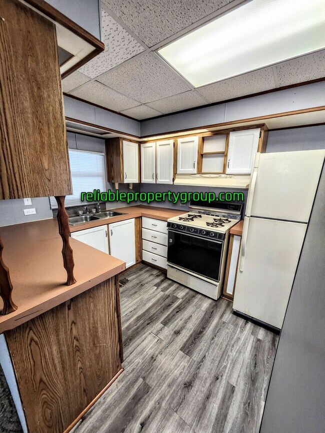 Building Photo - New Listing in Churubusco