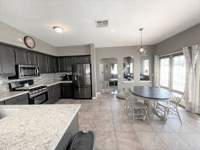Foto del edificio - Desirable Old School Housing Community 3 bed x 2.5 Bath 2411 Sqft - Gated Community!!!