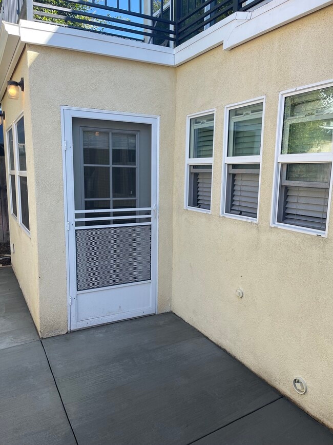 Building Photo - 508 S Catalina Ave
