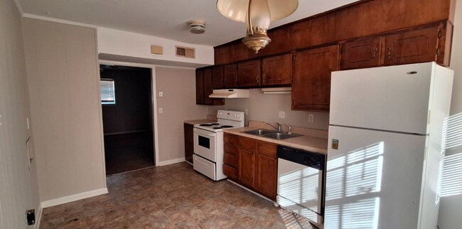 Foto del edificio - Looking for something new??? Coming Soon! Move In Special - $0 security deposit!!