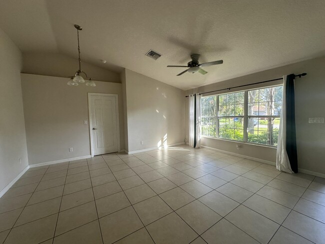 Building Photo - 6007 Bamboo Dr