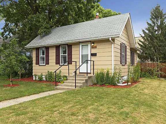 Foto principal - 4651 18th Ave S