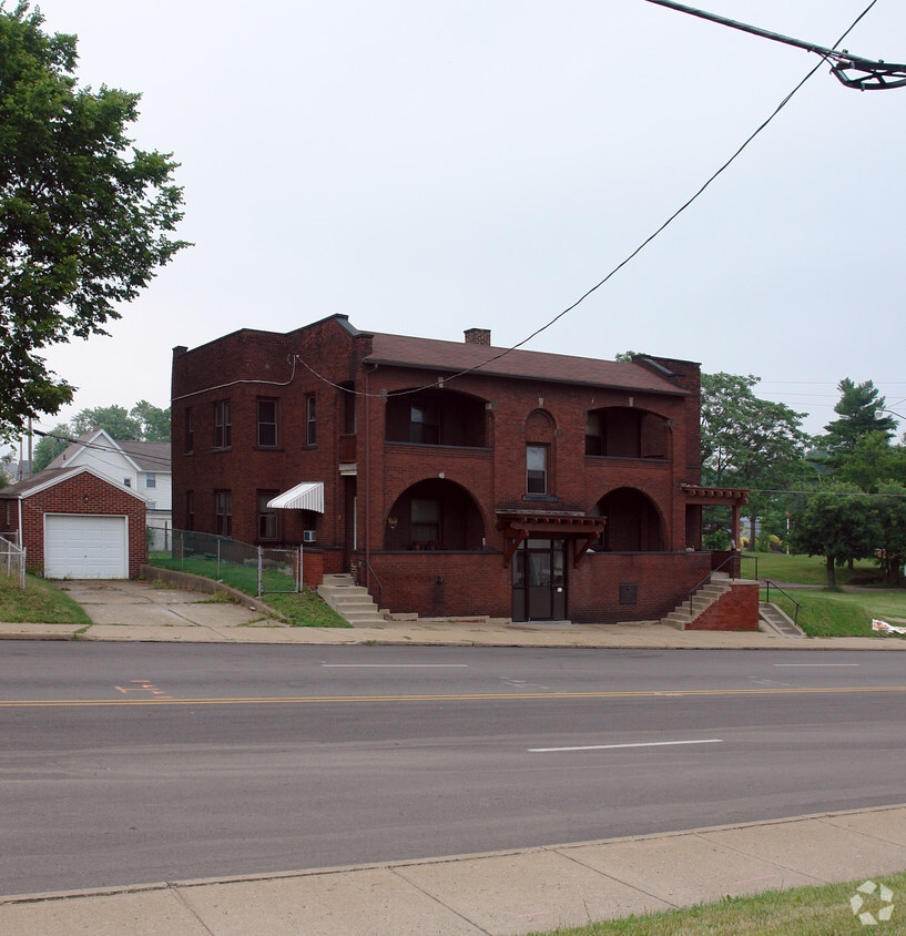 Building Photo - 315 9th St NE