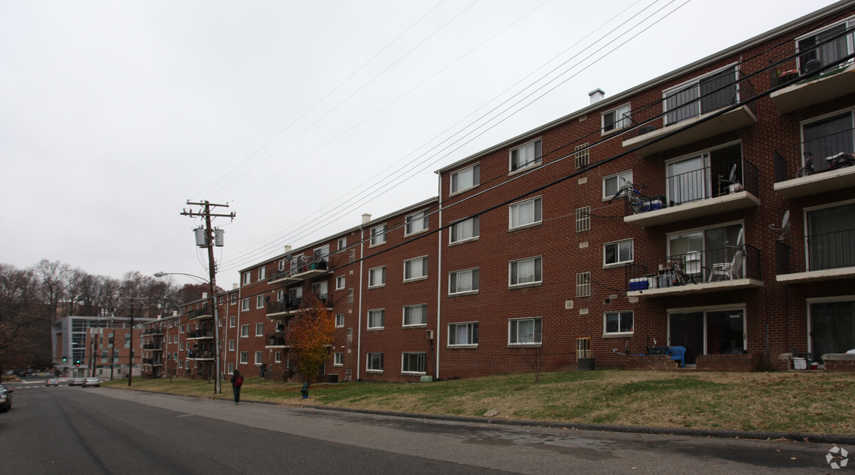 Building Photo - Hampton East Apartments