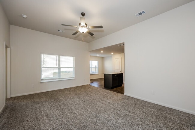 Foto del edificio - 1313 Redpine Dr