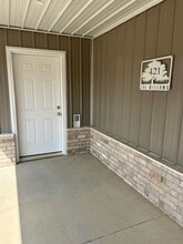 Building Photo - 421 E James Dr