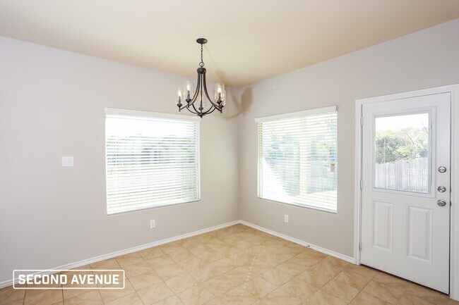 Building Photo - 661 Creekview Dr