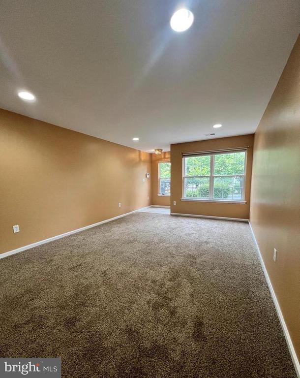 Building Photo - 102 Quail Creek