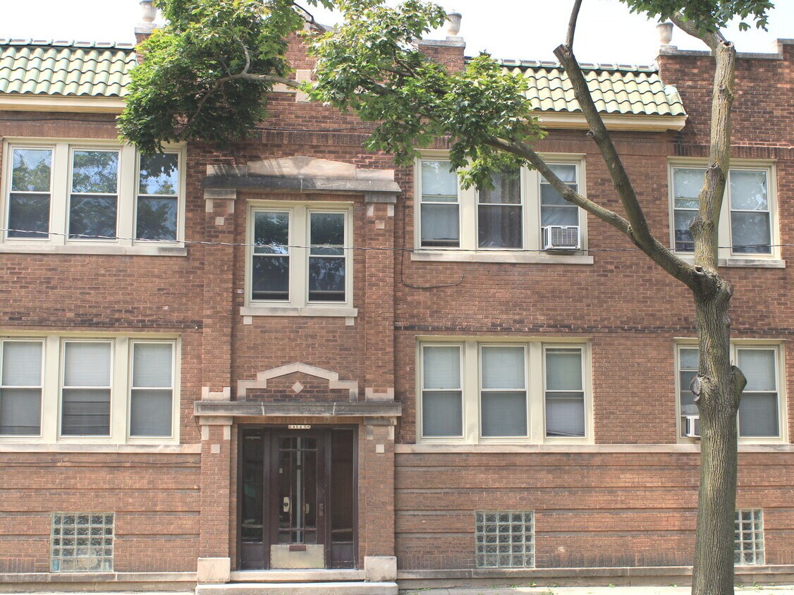 Primary Photo - 2454 N Kilpatrick Ave