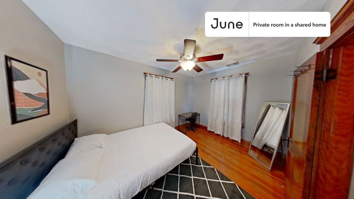 Primary Photo - Private bedroom in 5 bed/2 bath Home