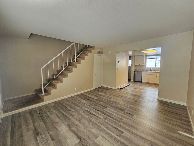 Foto del edificio - Immaculate 2 Bedroom Unit - Close to UNR!