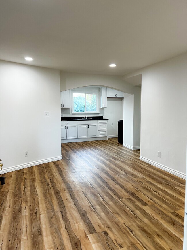 Foto del edificio - 1529 N Edison Blvd
