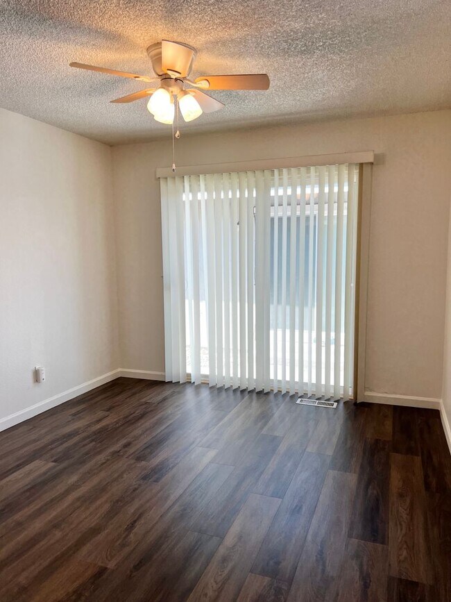 Foto del edificio - 1528 North Ct