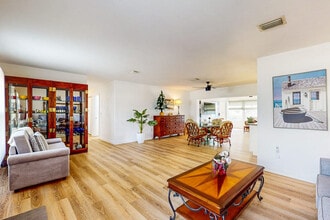Building Photo - 10115 Sandpiper Rd E