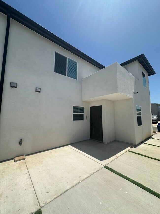 Building Photo - 202-204 Calla Avenue