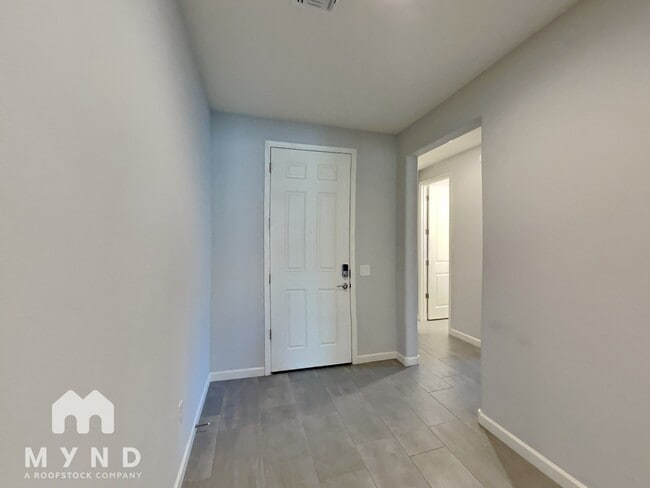 Building Photo - 720 E Silver Canyon Pl